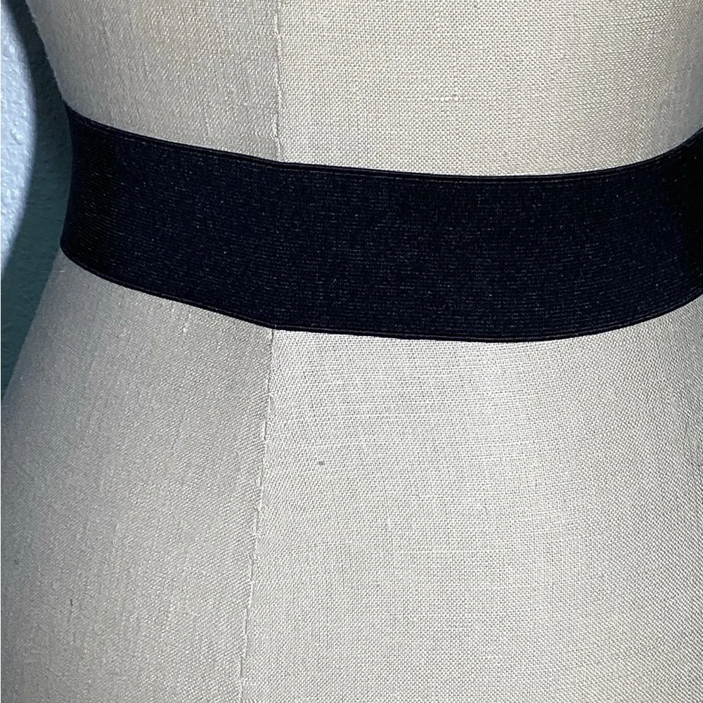 Chico’s black elastic faux leather belt size large